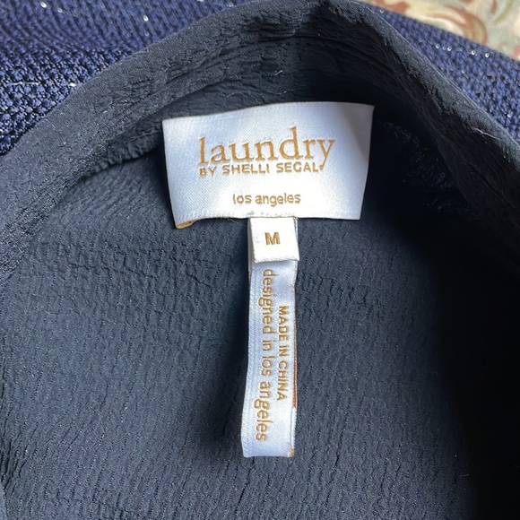 LAUNDRY by Shelli Segal Black Crepe Blouse with Lace Insets on Shoulders. Size M - Picture 6 of 6